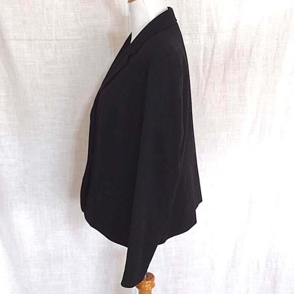 Nine West black princess-seamed blazer! - Picture 6 of 9